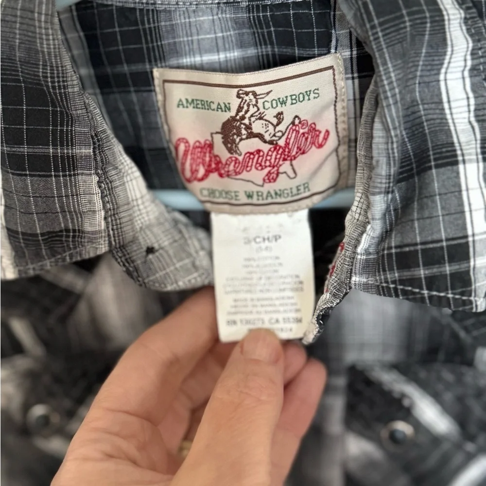 Boys Wrangler Black and White Plaid Shirt, Size Small